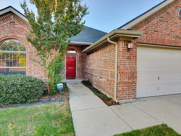 409 Silver Mine Dr — Photo 2