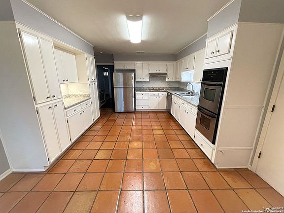 3rd image of 3723 Twisted Oaks Dr