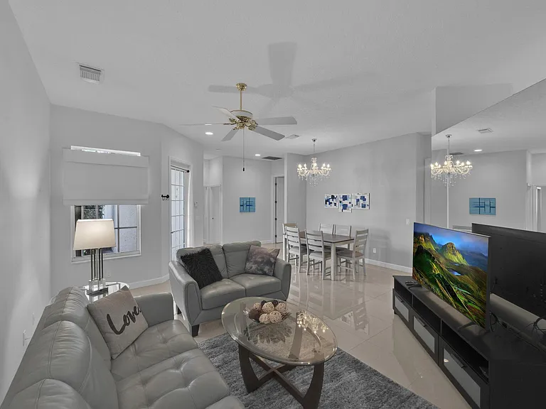 615 SW Saint Thomas Cv — Photo 3