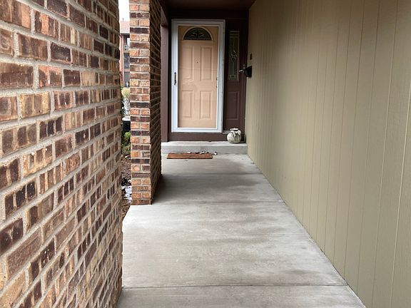 2nd image of 6 W Millstone Ct APT 6A