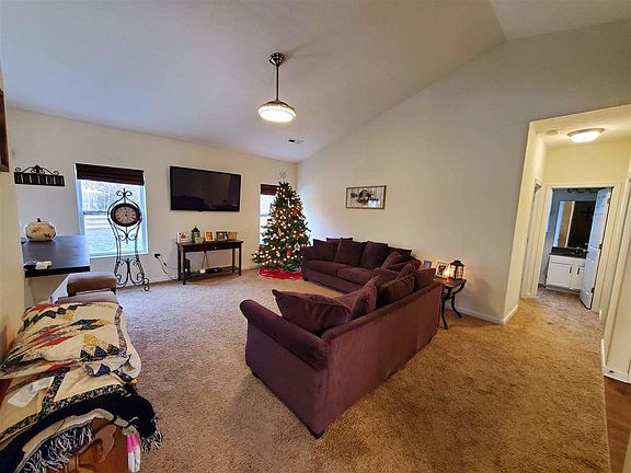 2nd image of 694 Mallard Dr