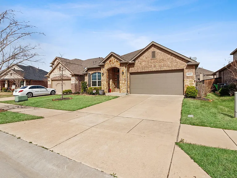 16609 Lincoln Park Ln — Photo 2