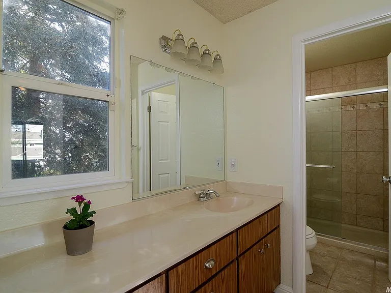 2833 Edison Ave — Photo 6