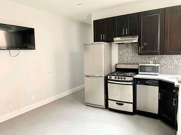 2nd image of 220 W 107th St APT 6I