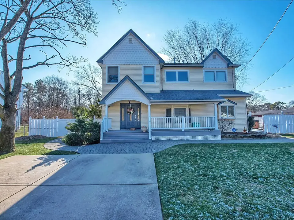 46 Garden City St
