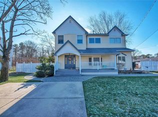 46 Garden City St, Bay Shore, NY 11706