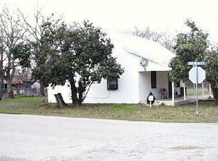 103 Petersburg St, Castroville, TX 78009