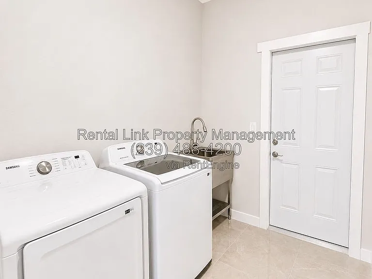 2116 NE 22nd Ave — Photo 32