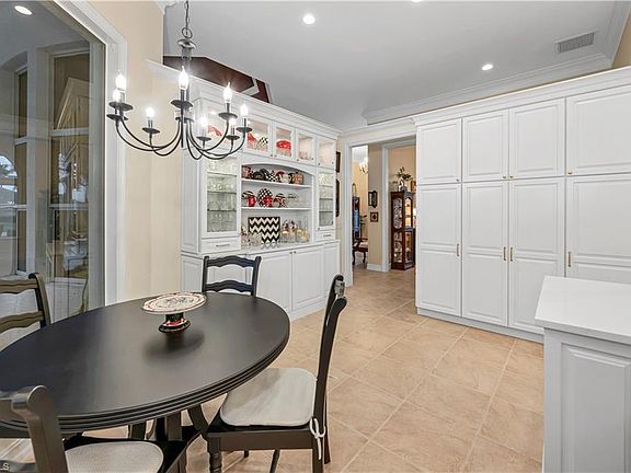 4th image of 5949 Amberwood DR