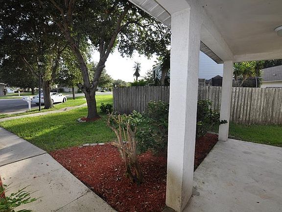 3rd image of 6818 Summer Cove Dr