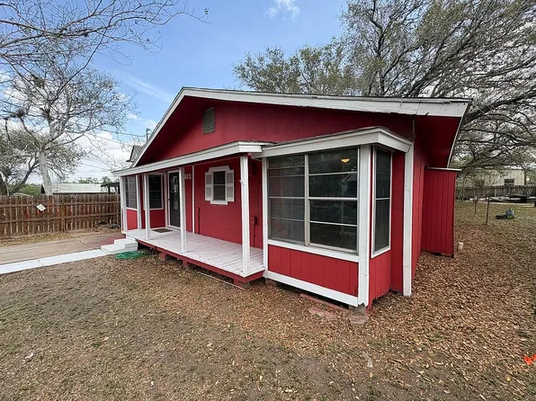 1413 W Stamper St, Beeville, TX 78102