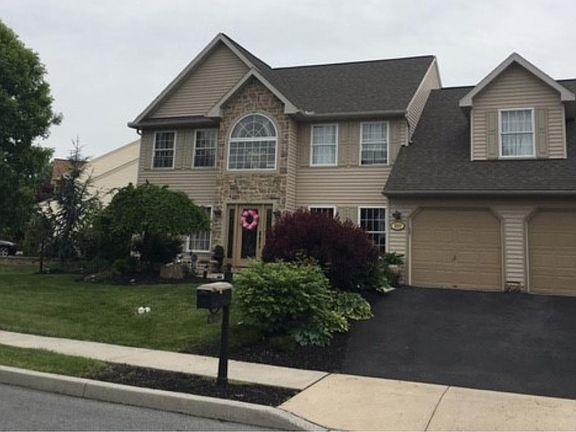 2nd image of 207 S Rosewood Ct