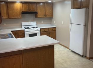 2324 Ashland Cir APT 9, Morris, IL 60450