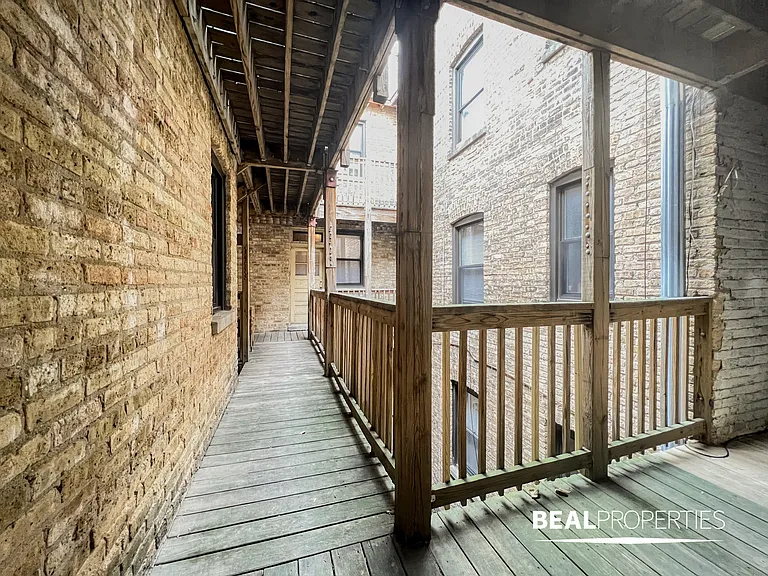 1444-50 W Byron St — Photo 18