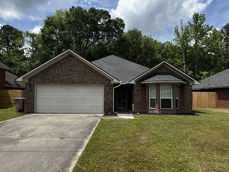 276 Gloucester Dr — Photo 1