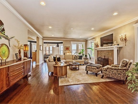 3rd image of 6917 S Oglesby Ave #B