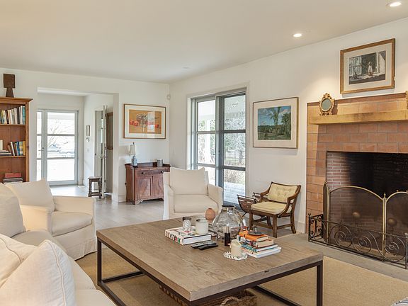 5th image of 859 Sagaponack Ct