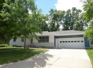 1420 11th Ave, Windom, MN 56101