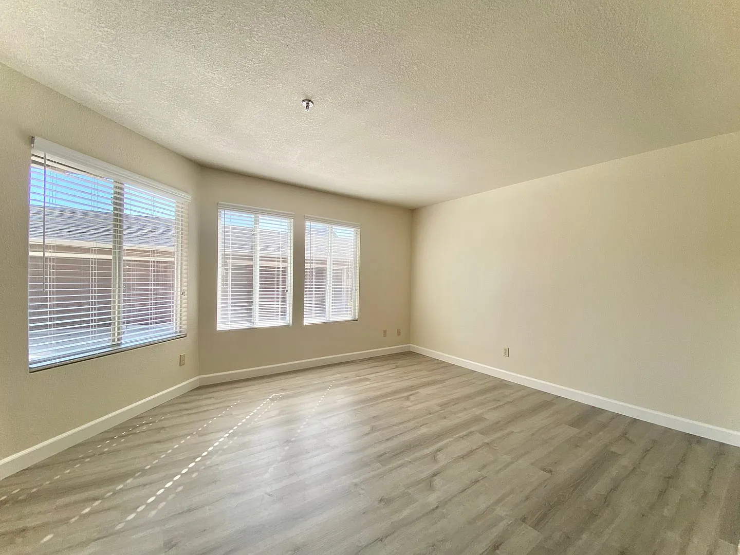 20209 Redwood Rd, Castro Valley (Downtown Castro Valley) — Photo 2