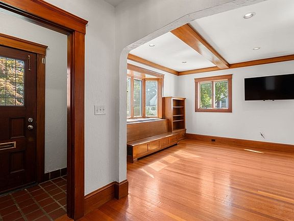 4th image of 43 Laconia Rd