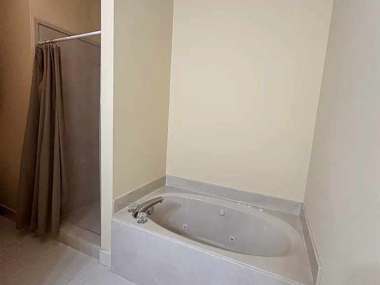 596 Ashley Glen Cir W — Photo 19