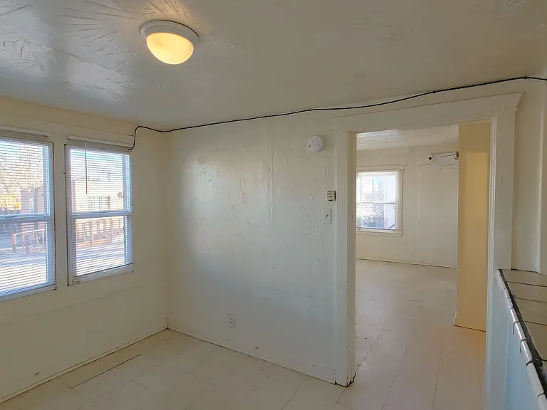 1031 Sunset Rd SW — Photo 3
