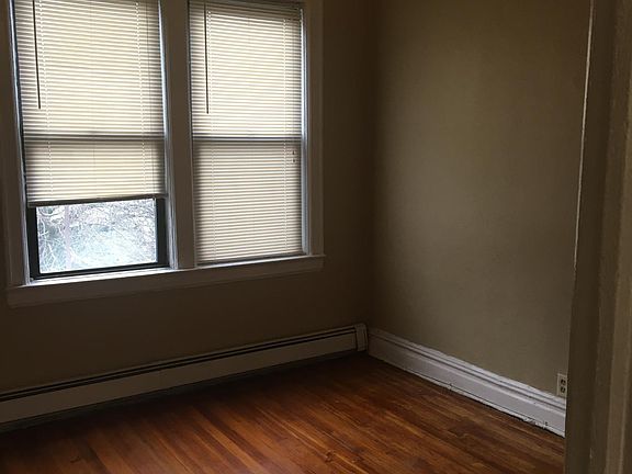 LIVING ROOM WITH HARDWOOD FLOOR AND CEILING FAN