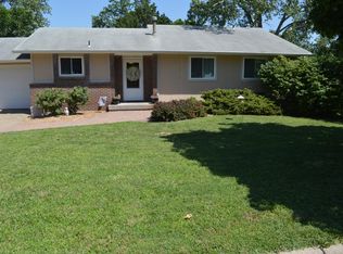 712 Ridgewood Dr, Manhattan, KS 66502