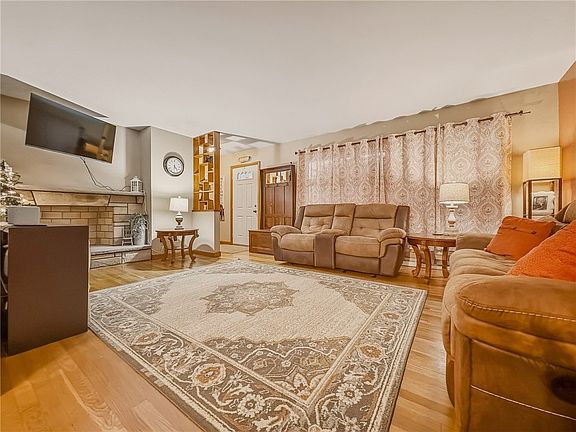 5th image of 6 Valley Vue Dr
