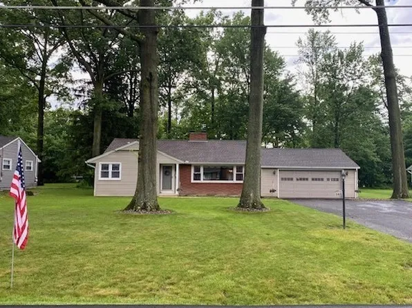 340 Sleepy Hollow Dr, Canfield, OH 44406