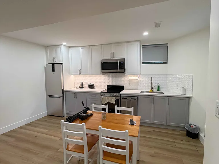 1502 Dufferin St #LOWER — Photo 6