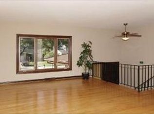 2006 E Wintergreen Ave, Mount Prospect, IL 60056
