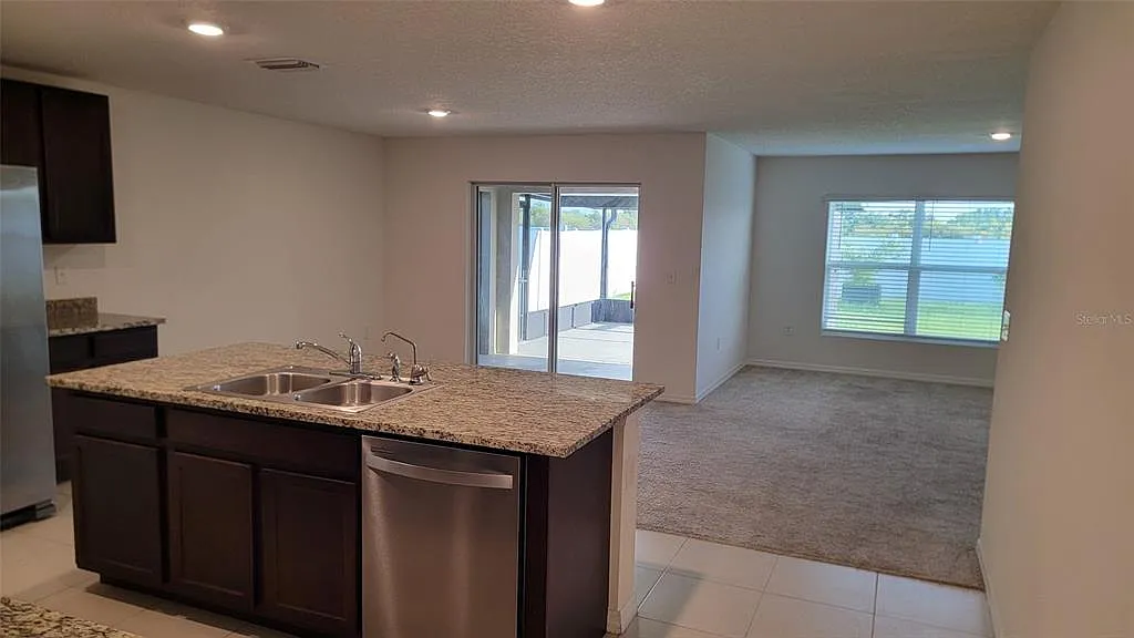 4 bed, 2.0 bath, 1934 sqft, $2,400 — Photo 2