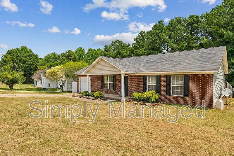 3 bed, 2.0 bath, 1141 sqft, $1,675 — Photo 3