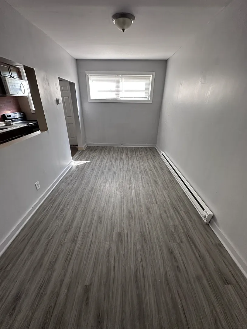 2647 S 68th St, 3 bedrooms, 1 bathroom House for $1,500/ Month — Photo 4
