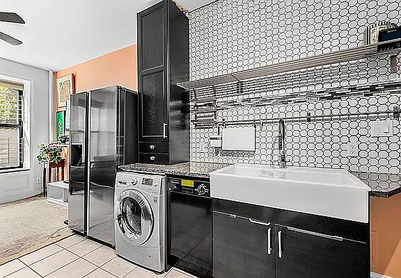 2nd image of 204 E 7th St #7/8