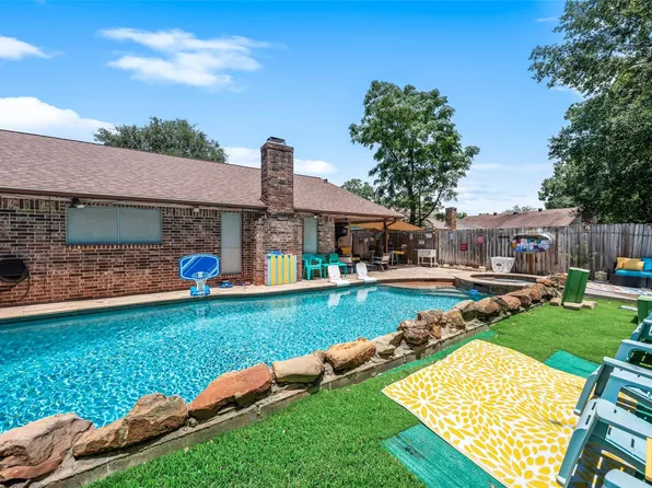 6907 Briarfield Dr, Spring, TX 77379