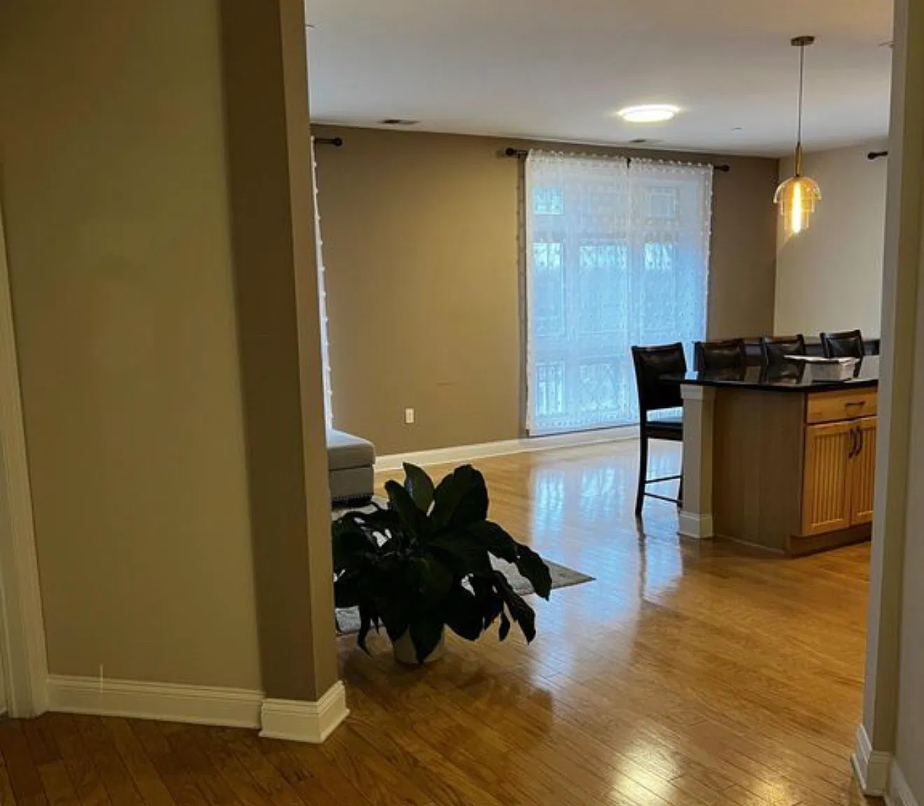 2 bed, 1299 sqft, $2,700 — Photo 4