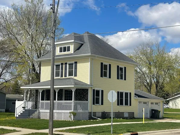 387 4th St, Tracy, MN 56175