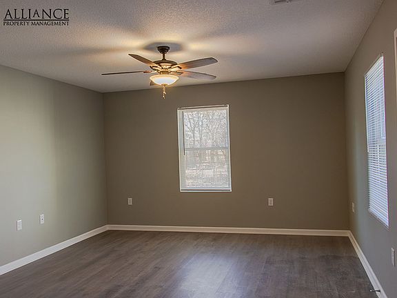 3rd image of 917 Kearney St APT B