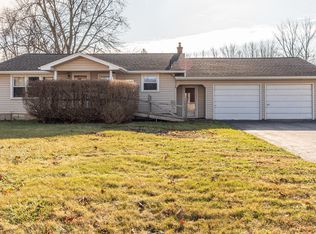20315 Huron River Dr, Rockwood, MI 48173