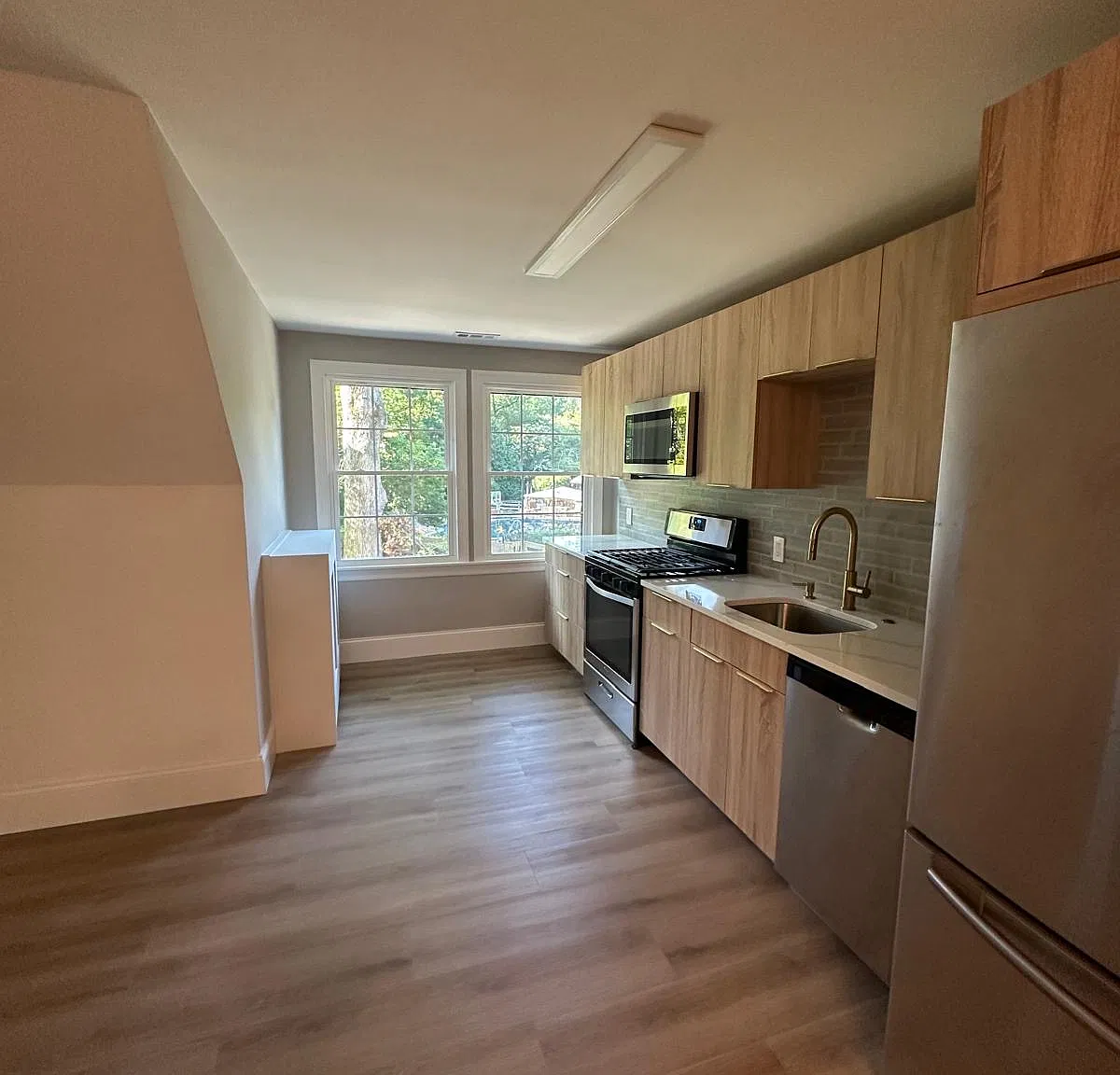 3 bed, $3,000 — Photo 2