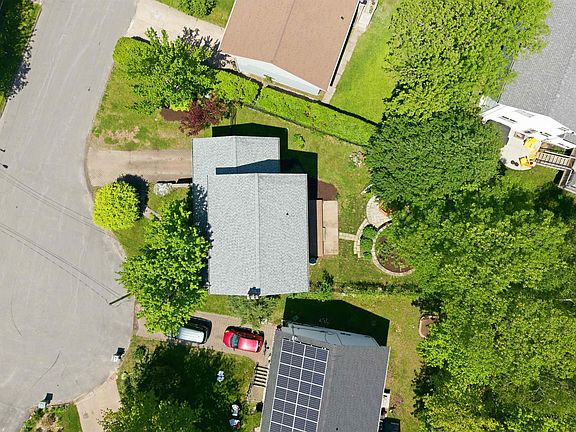 3rd image of 2 Berkley Brae