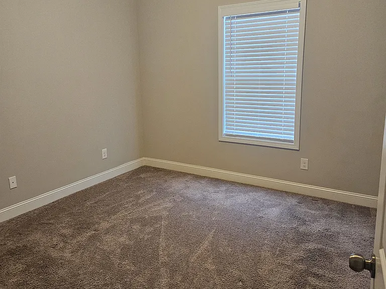 143 E Elderberry St — Photo 7