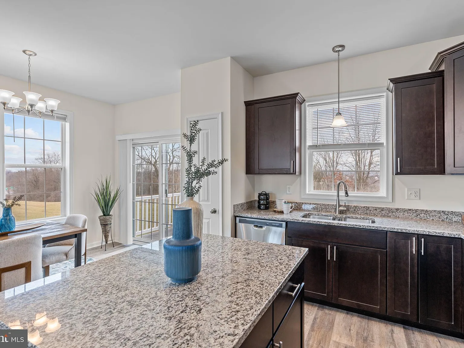 4 bed, 2.5 bath, 1730 sqft, $2,439 — Photo 4