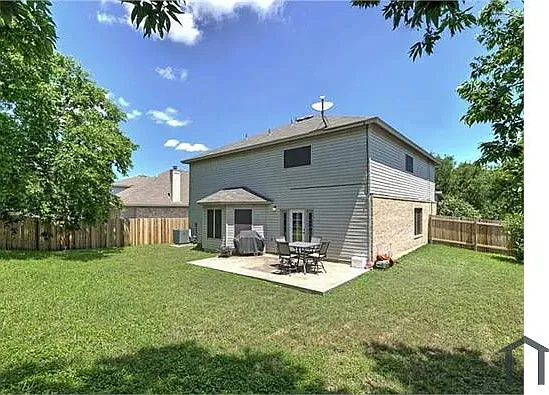 4 bed, 2526 sqft, $2,800 — Photo 2