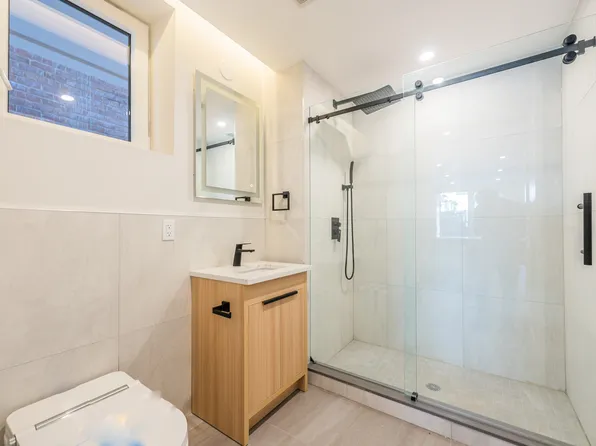 42-09 Hampton Street image 11 of 27