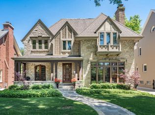4964 N Woodburn St, Whitefish Bay, WI 53217