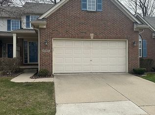 22655 Coachlight Cir, Taylor, MI 48180