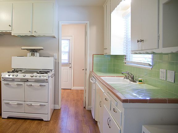 2nd image of 608 N Yale Ave